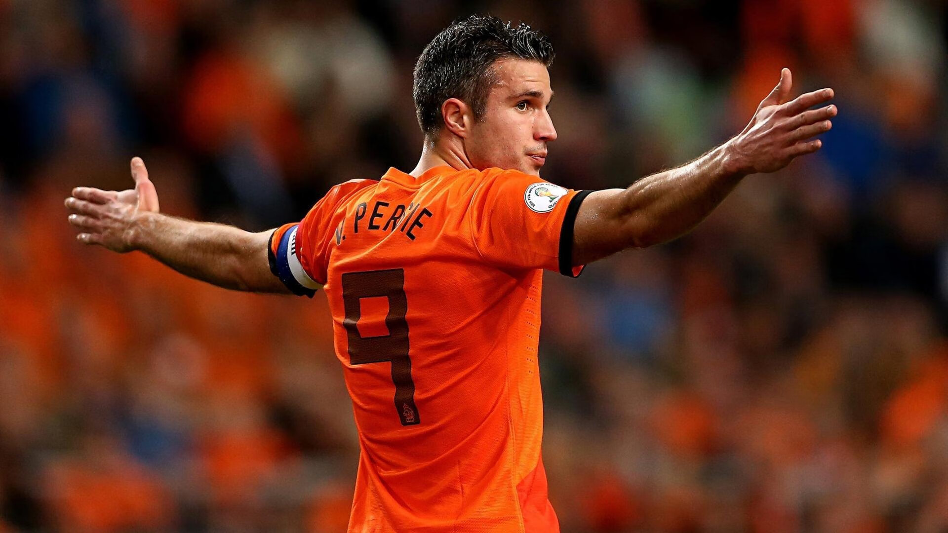 梅西第七次捧起金球奖 刷新历史纪录再创足坛传奇