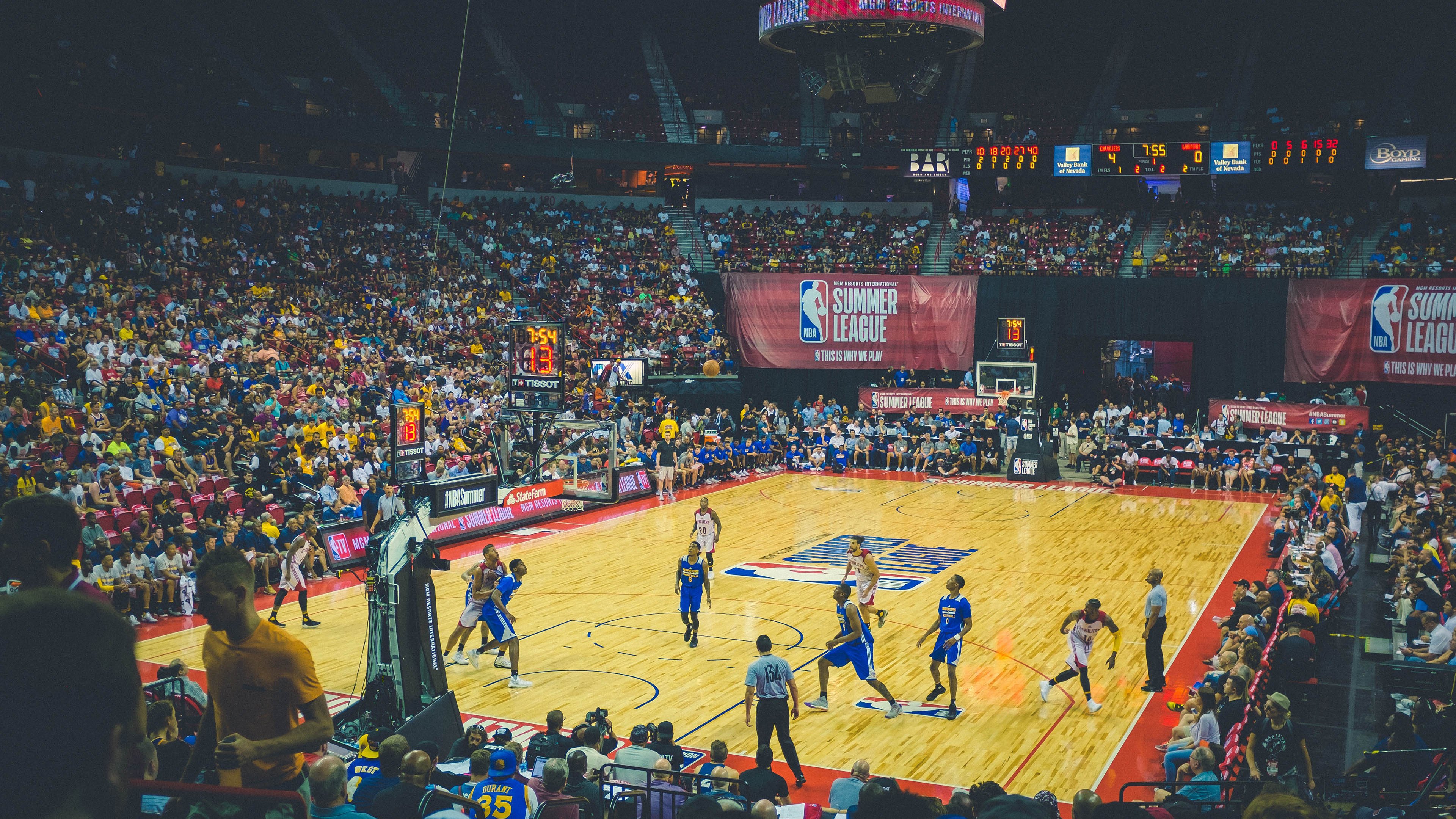 夏季转会市场风云再起，豪门争抢新星，天价合约刷新纪录