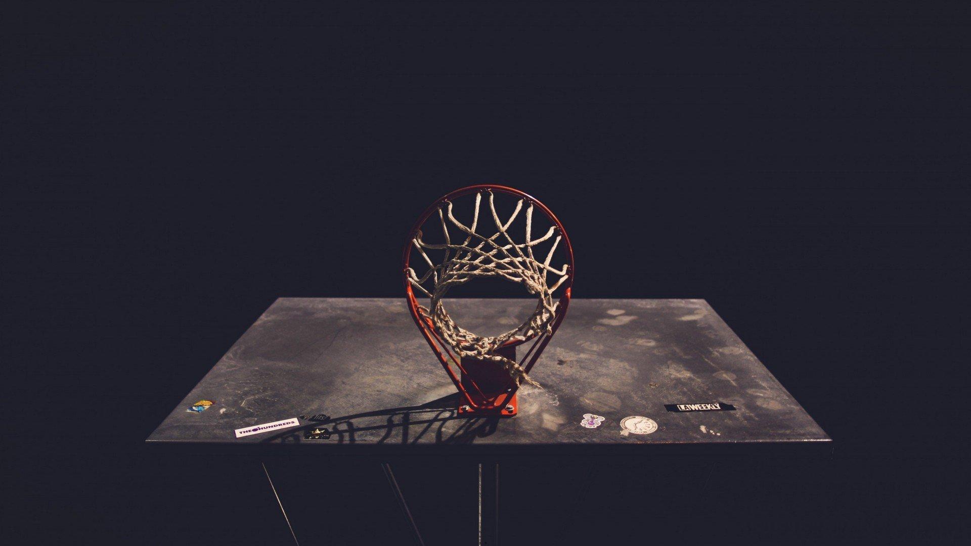 英伦足坛奇闻，球员赛前导航失误，跨越三百公里赴错赛场